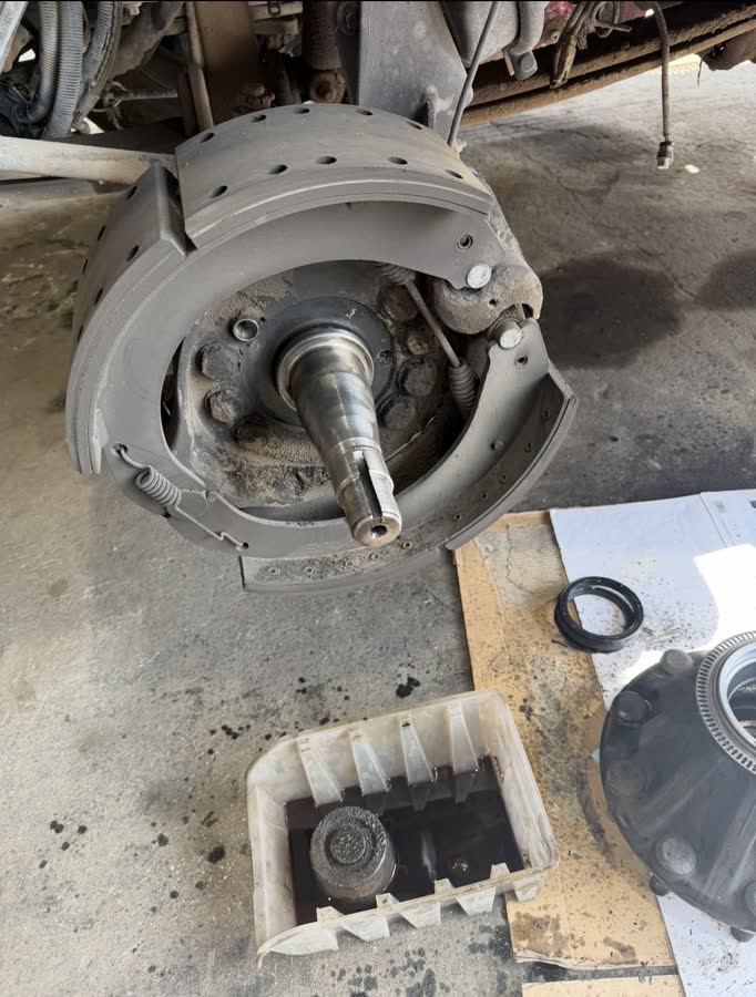 Brake drum and axle service on commercial truck